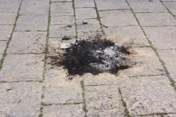 SCICLI, VANDALI  SCHERZANO COL FUOCO IN VIA MORMINA PENNA