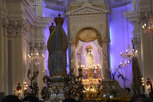 “ACCIANAMMULA TUTTI,  W MARIA”