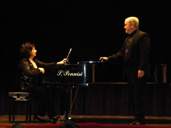 UNA DIVERTENTE ED AFFASCINANTE SERATA IERI CON “IL BUFFO ALL’OPERA”
