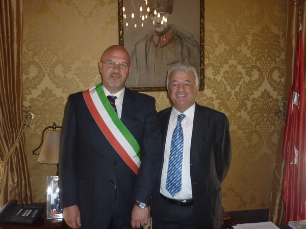 S.E. AKKI AKIL  E IL SINDACO LUCIO SCHEMBARI NEL NOME DI MONTALBANO