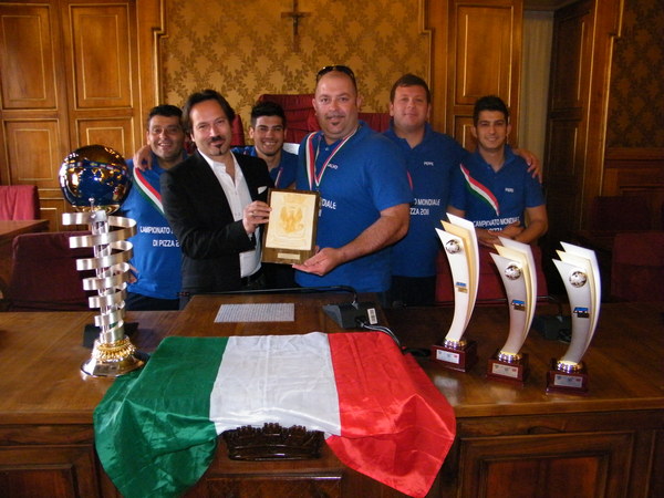CAMPIONATO DEL MONDO DI PIZZA A SQUADRE: 2° POSTO PER CINQUE RAGUSANI
