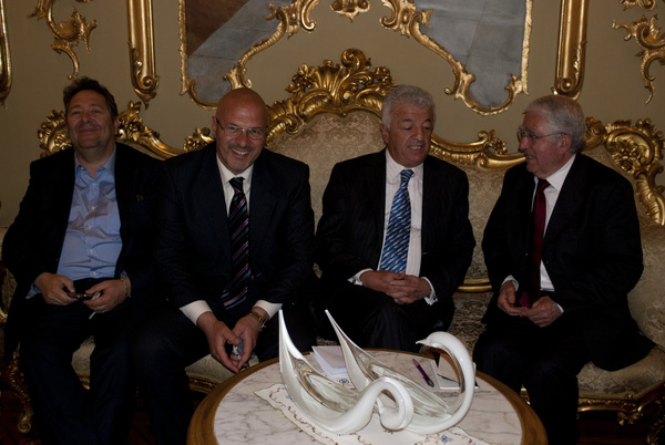 S.E. DOTT. HAKKI AKIL RICEVE “RAGUSA OGGI”  E SI RIVELA GRANDE AMICO DELL’ITALIA