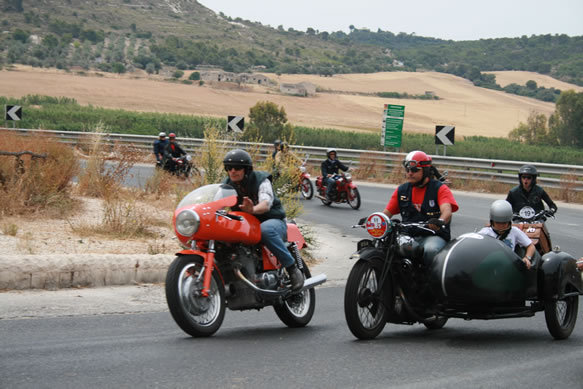 BOOM DI ISCRIZIONE ALLA SETTIMA EDIZIONE “MOTO STORICHE NEL BAROCCO IBLEO”