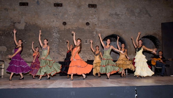 “RAGUSA ABBRACCIA ISTANBUL”