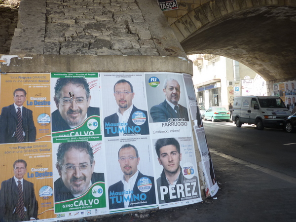 IMBRATTATORI IN AZIONE: MANIFESTI ELETTORALI FUORI POSTO