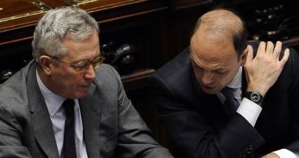 BERLUSCONI SCARICA ALFANO E INCORONA TREMONTI