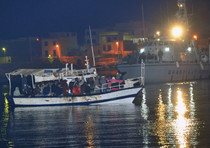 MAXI SBARCO DI OLTRE 900 CLANDESTINI