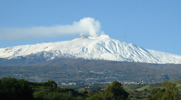 L’ETNA FA LE BIZZE E CHIUDE FONTANAROSSA