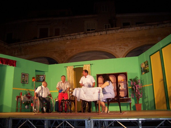 RISATE E UN COMMOVENTE “T’ASPETTU ‘N PARADISU”