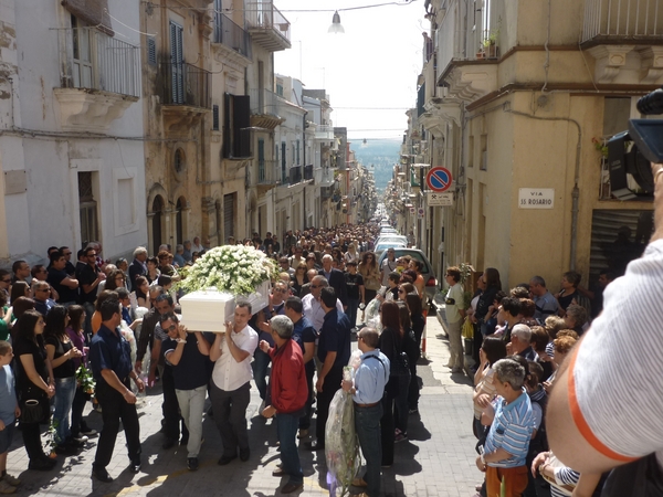 RAGUSA DA L’ULTIMO SALUTO A CRISTINA