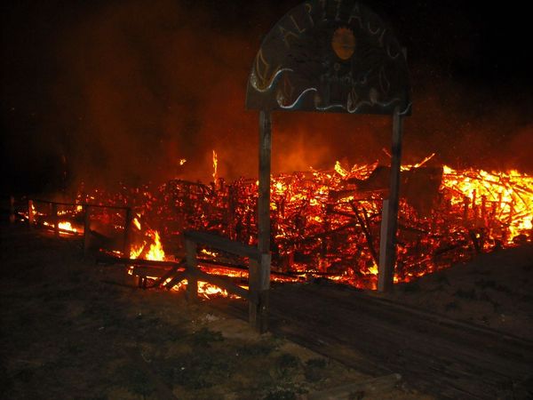 I CARABINIERI VALUTANO UNA EVENTUALE ORIGINE DOLOSA DELLE FIAMME