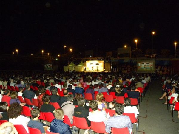 DIVERTENTISSIMA SERATA CON “IL GATTO BLU” VENERDI A “LE DUNE”