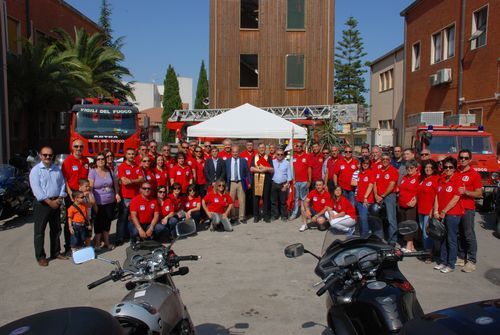ARRIVA A RAGUSA LA BANDIERA DEL MOTOCLUB VIGILI DEL FUOCO