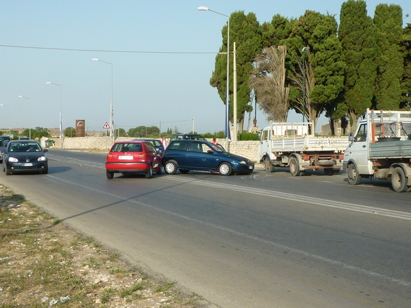 DUE AUTO COINVOLTE PROPRIO ALL’INGRESSO DI POGGIO DEL SOLE. DUE FERITI NON GRAVI