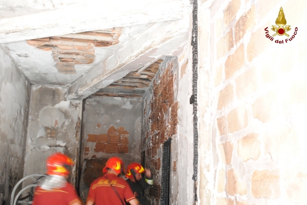 SCOGLITTI, INCENDIO IN UN’ABITAZIONE