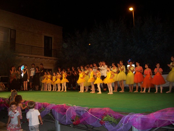L’ARTE DELLA “MILA PLAVSIC” IN PIAZZA FARO