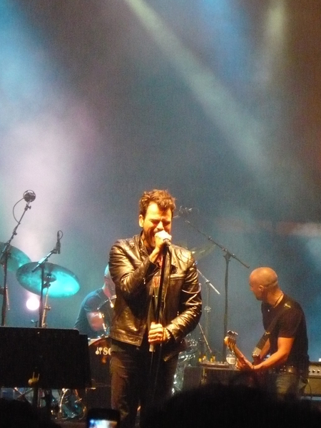 FRANCESCO RENGA FA CANTARE SCOGLITTI