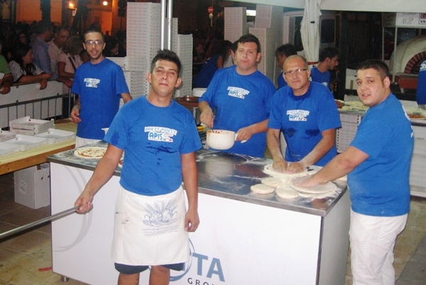 SCOGLITTI CHIUDE L’ESTATE CON “PIZZA E SOLIDARIETÀ”