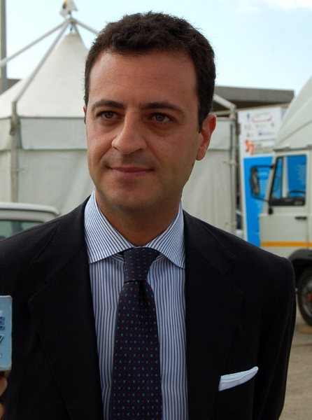 ACCUSE FARNETICANTI AL GOVERNO NAZIONALE