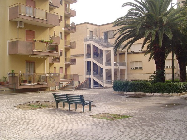 SOPRALLUOGO DEL VICE SINDACO COSENTINI NELLA PIAZZETTA DI VIA VITTORIO EMANUELE ORLANDO