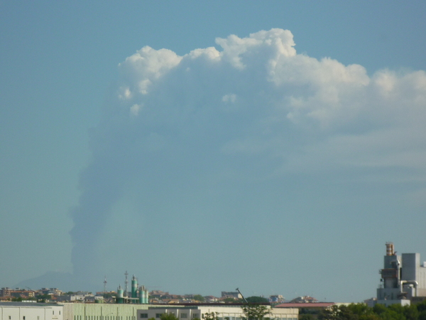 FIUME DI LAVA E CENERI AD ALTA QUOTA PER UN NUOVO CRATERE SULL’ETNA