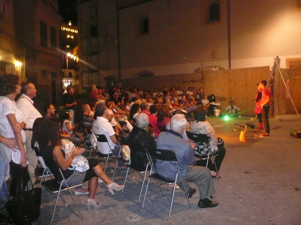 APPREZZAMENTI ED APPLAUSI PER APERITIVI ED ARTE