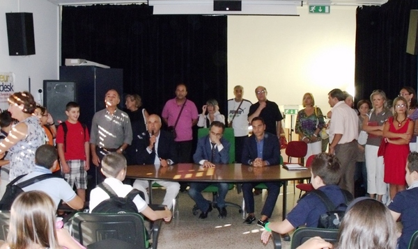 SINDACO E DELEGATO AI SERVIZI SCOLASTICI FANNO VISITA AGLI STUDENTI DELLA DE AMICIS