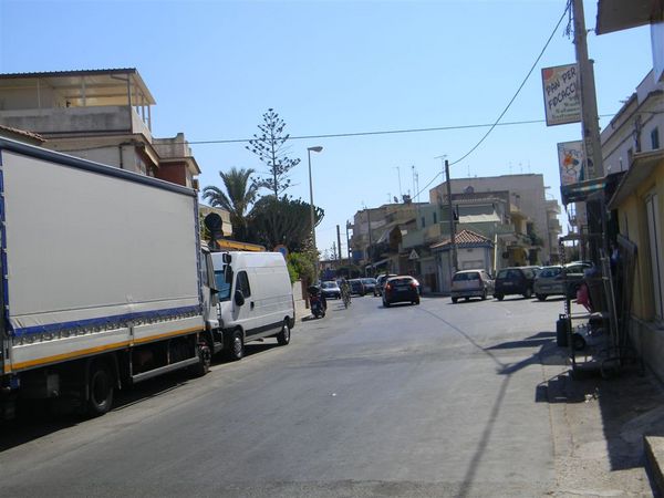 A CASUZZE TRAFFICO ESTIVO COMPROMESSO DA UN CAMION