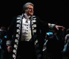 SCOMPARE UN ARTISTA UNICO E RARO NEL MONDO DEL TEATRO D’OPERA