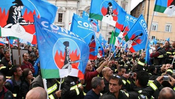I VIGILI DEL FUOCO RAGUSANI IN PROTESTA A MONTECITORIO
