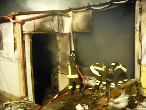 INCENDIO DI UN CAPANNONE AD ISPICA