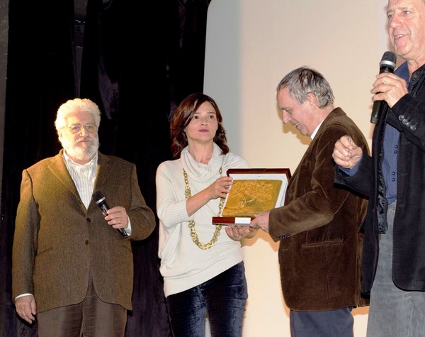 CONSEGNATO A DARIO ARGENTO IL “CARRUBO D’ORO” ALLA CARRIERA