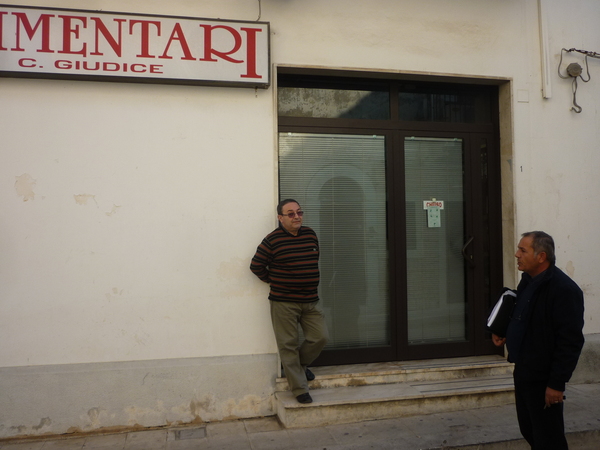S.CROCE, RAPINA A MANO ARMATA AI DANNI DI UN NEGOZIO