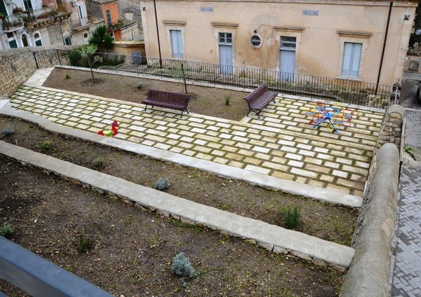 TERMINATI A MODICA GLI OTTO CANTIERI DI LAVORO: DOMANI L’INAUGURAZIONE DELLA PIAZZETTA INTITOLATA A DON BELLASSAI