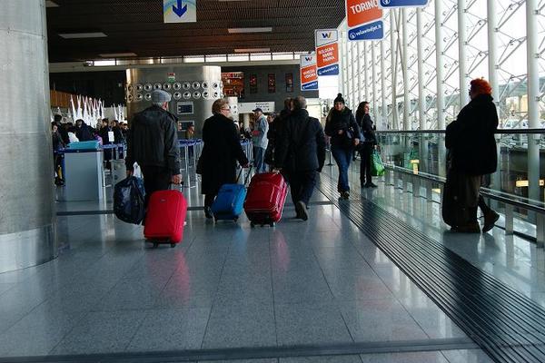 Coronavirus, Codacons: “Sui viaggi è caos totale”