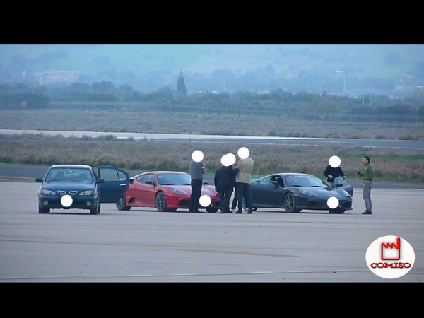 AEROPORTO DI COMISO, LE FERRARI SFRECCIANO E GLI AEREI?