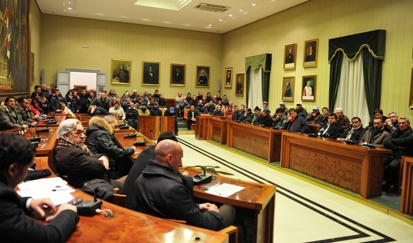 PALAZZO SAN DOMENICO OSPITA L’AFFOLLATO INCONTRO TRA IL MOVIMENTO DEI FORCONI  E ILSINDACO