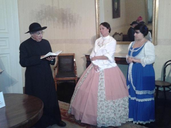 PERSONAGGI IN COSTUME D’EPOCA FANNO RIVIVERE LA STORIA DEL VECCHIO MANIERO
