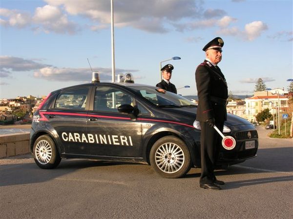 UN BIMBO DI OTTO ANNI FA ARRESTARE UN LADRO D’AUTO