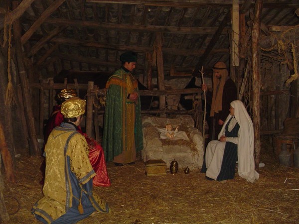 LA BELLEZZA DEL PRESEPE VIVENTE DI GIARRATANA NEL QUARTIERE “CUOZZU”, MUSEO A CIELO APERTO
