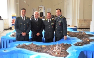 UNA BARRETTA COMMEMORATIVA  PER LA NUOVA CASERMA DELLA GDF