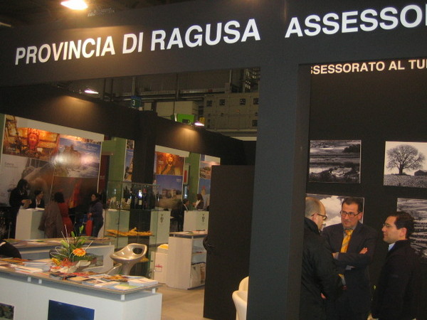SICILIANO, ACCOGLIENTE E INTERESSANTE LO STAND DELLA PROVINCIA DI RAGUSA ALLA BIT