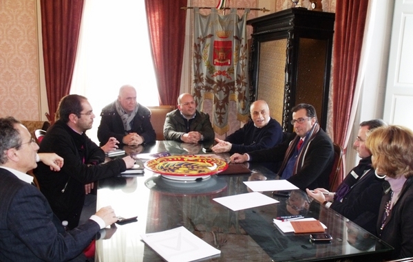 MODICA, I CENTRI COMMERCIALI NATURALI SI INCONTRANO CON L’AMMINISTRAZIONE