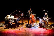 SUCCESSO PER URI CAINE AL GARIBALDI