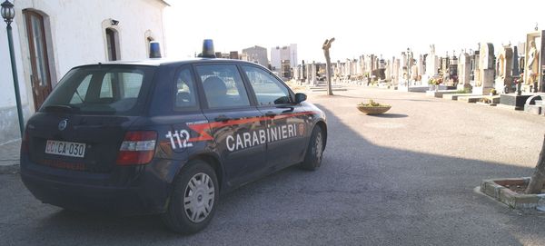 ACATE, DONNA DEFERITA PER VILIPENDIO CONTRO LE TOMBE