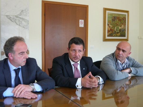 “LA PROVINCIA DI RAGUSA COME MERCE DI SCAMBIO DI UNA POLITICA STANTIA ED AUTOREFERENZIALE”