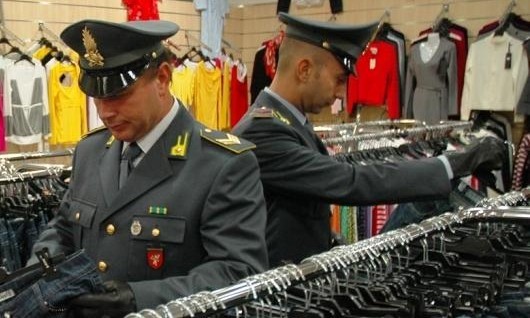 LA GUARDIA DI FINANZA SANZIONA IL NOVANTA PER CENTO DEI NEGOZI  CONTROLLATI