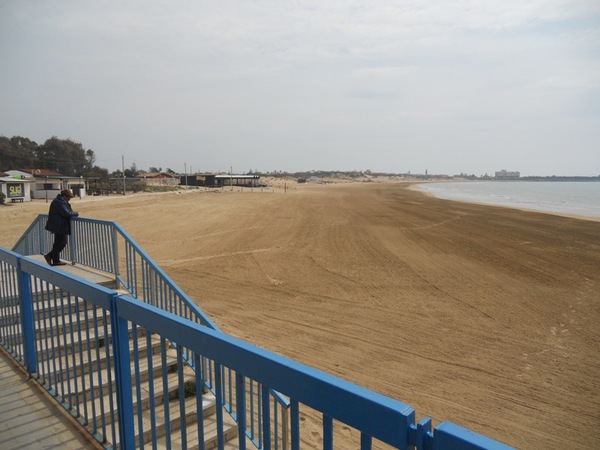 LA SPIAGGIA DI MARINA DI MODICA RIPULITA E PRONTA PER LA BELLA STAGIONE