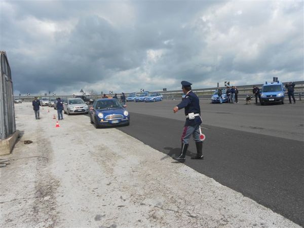 DISPOSITIVO SPECIALE DI CONTROLLO CON POSTO DI BLOCCO