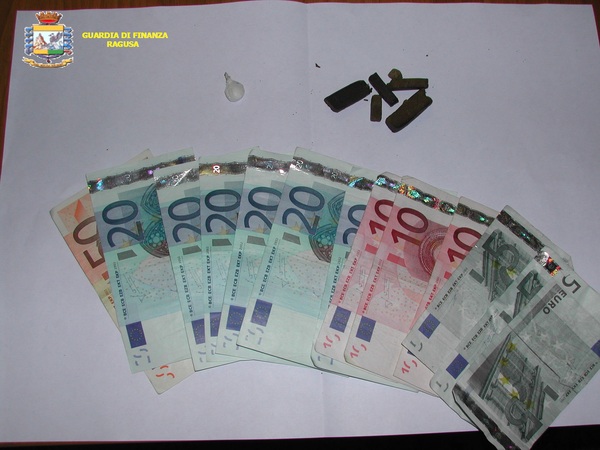 LA GUARDIA DI FINANZA ARRESTA DUE SPACCIATORI A PUNTA BRACCETTO